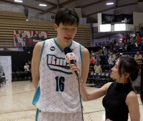 im电竞-10个助攻变2个，杨瀚森三双没了！8次秒传猪队友却吐饼，不如CBA