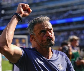 巴黎人报：虽肩锁关节骨折，但恩里克预计仍会现场指挥巴黎的比赛